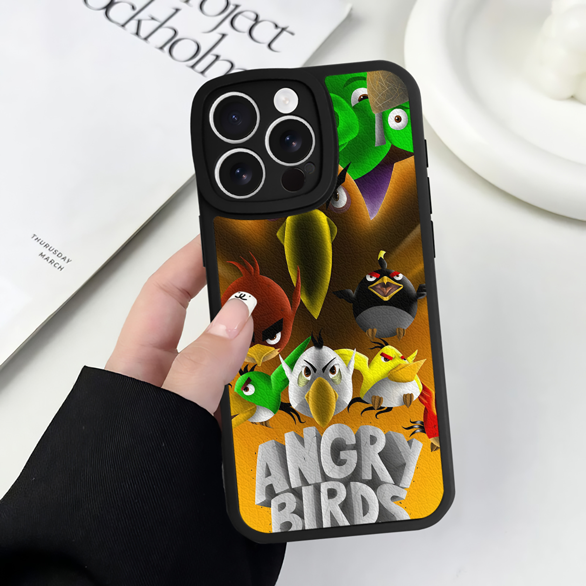 （画像用） Angry Birds アングリーバード 【iPhone 16シリーズ対応】シリコンスマホケース（レザー調） 材質：シリコン